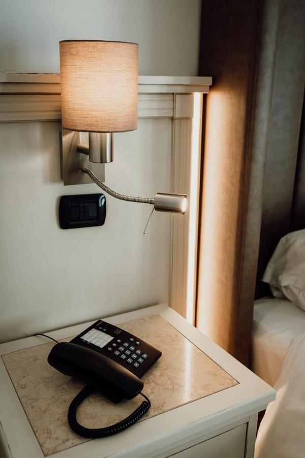 Hotel Falli ポルト・チェザーレオ エクステリア 写真