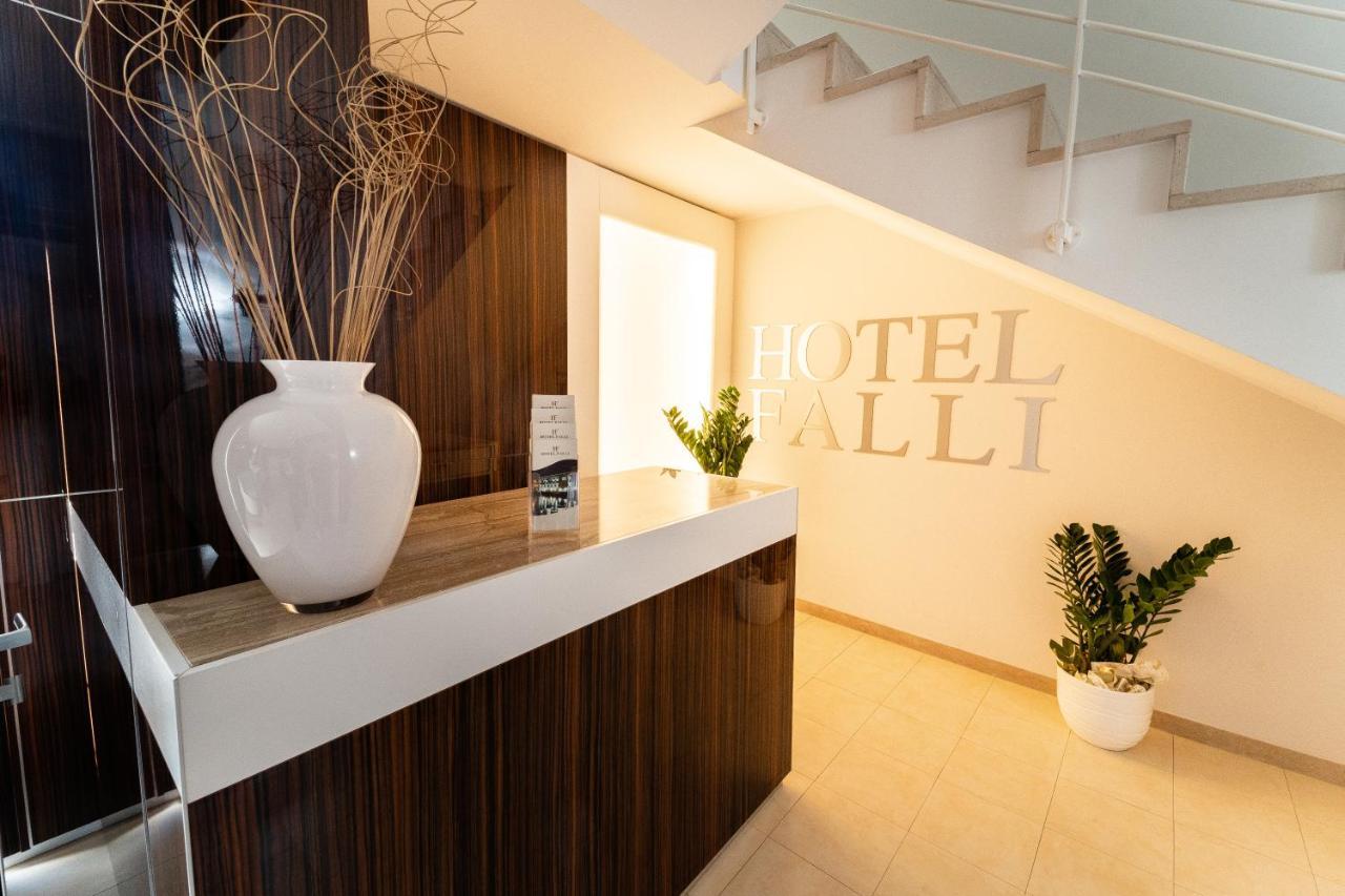 Hotel Falli ポルト・チェザーレオ エクステリア 写真